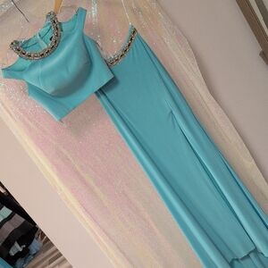 Chic Turquoise Sleeveless Gown